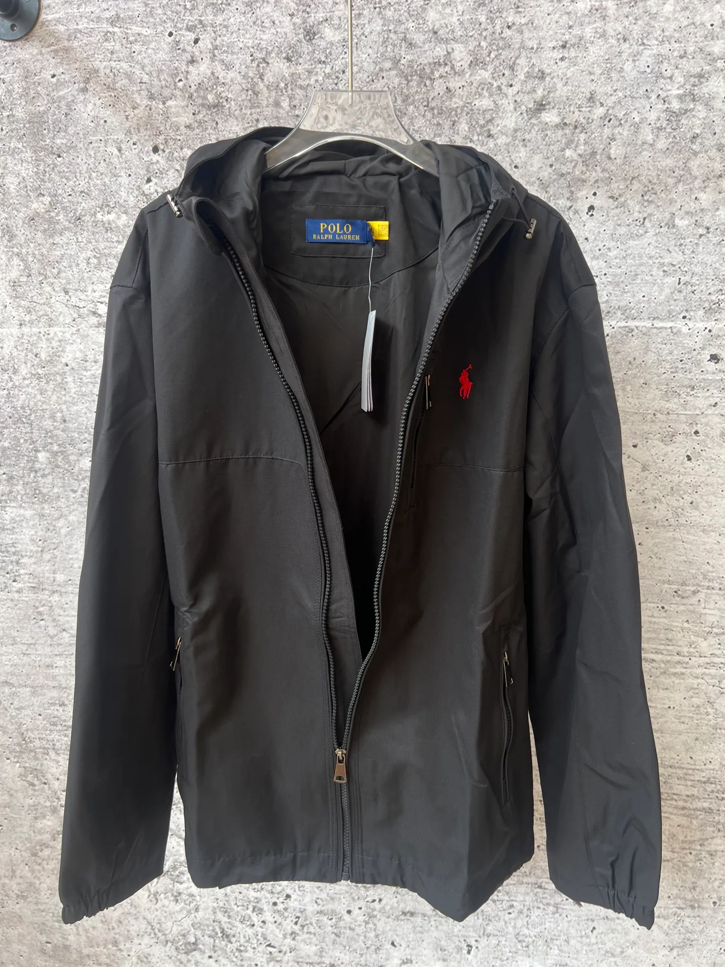 P410 Ralph Lauren autumn unisex hard shell jacket, a must-have item in autumn, the fabric is wear-resistant and waterproof, fitted version, adjustable drawstring multi-functional zipper pockets, functional and fashionable